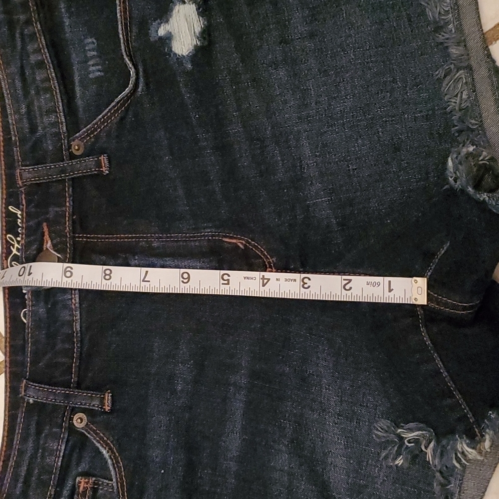 Universal Threads Shorts Size 6 Distressed Denim … - image 4